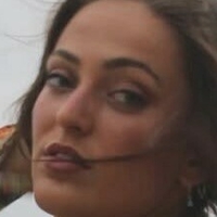 Ally Daniel Meztelen