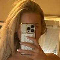 Almaaekdall Meztelen