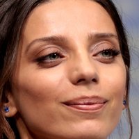Angela Sarafyan Meztelen