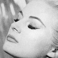 Anita Ekberg Meztelen