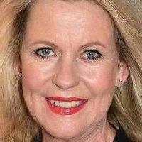 Anja Schüte Meztelen