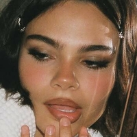 Ariana Greenblatt Meztelen