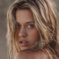 Cathlin Christina Meztelen