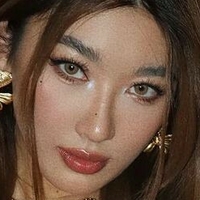 Cher Lee Meztelen