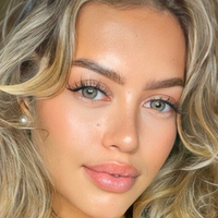 Courtney Beau Meztelen