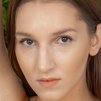 Elena Parkov Meztelen