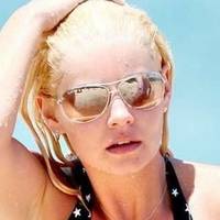 Elisha Cuthbert Meztelen