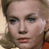 Elizabeth MacRae Meztelen