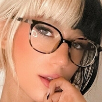 ellawearspradafree Meztelen