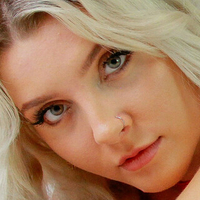 Emilie Jayne Meztelen