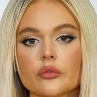 Emily Alyn Lind Meztelen