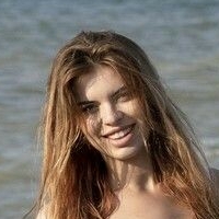 Emily Mayers Meztelen