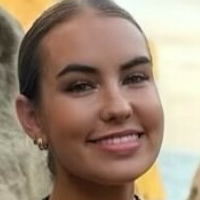 Emily Roberts Meztelen