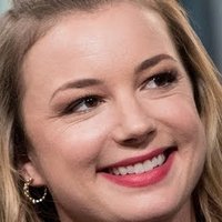 Emily VanCamp Meztelen