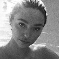 Emma Holley Meztelen
