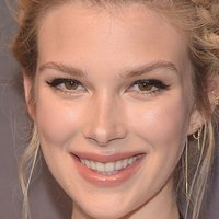 Emma Ishta Meztelen