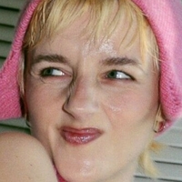 Greta Isaac Meztelen