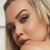 Hannah Martin Meztelen