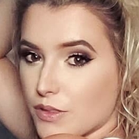 Hillary Kutschker Meztelen