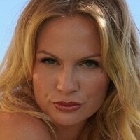 Isabella Kiko Meztelen