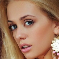 Jennifer Mackay Meztelen