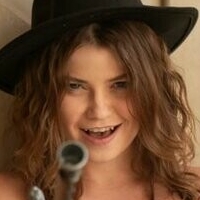 Julia Timoro Meztelen