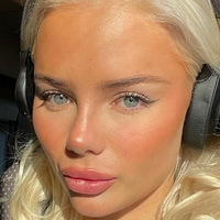 juliiesteen Meztelen