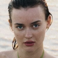 Karin Simanovski Meztelen