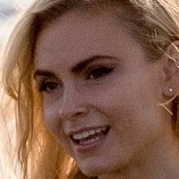 Katie Cherry Meztelen