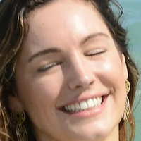 Kelly Brook Bikini Meztelen