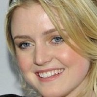 Lorraine Nicholson Meztelen