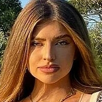 Lucy Ya Meztelen