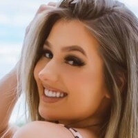 Luiza Schmitt Meztelen