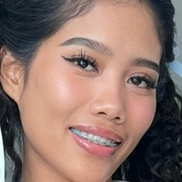 Mae Melody Meztelen
