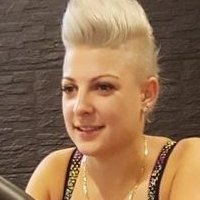Magda Narozna Meztelen