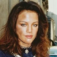 Maren Jensen Meztelen