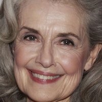 Mary Beth Peil Meztelen