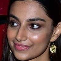 Meenakshi Chaudhary Meztelen