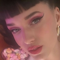 Megan Louise Meztelen
