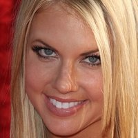 Michelle Pierce Meztelen