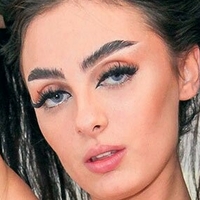 Miley Sin Meztelen