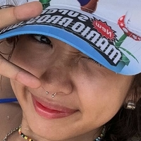 Milli Phuckitol Meztelen