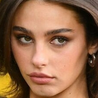 Millie Leer Meztelen