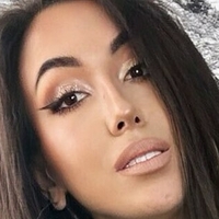 Miss Pam Meztelen