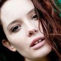 Olwen Catherine Kelly Meztelen