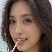 Paris Kingsley Meztelen