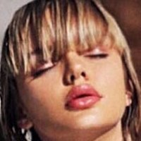 Pauline Baly Meztelen