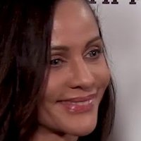 Persia White Meztelen