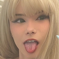 Petite Foxy Mei Meztelen