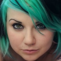 Quinne Suicide Meztelen